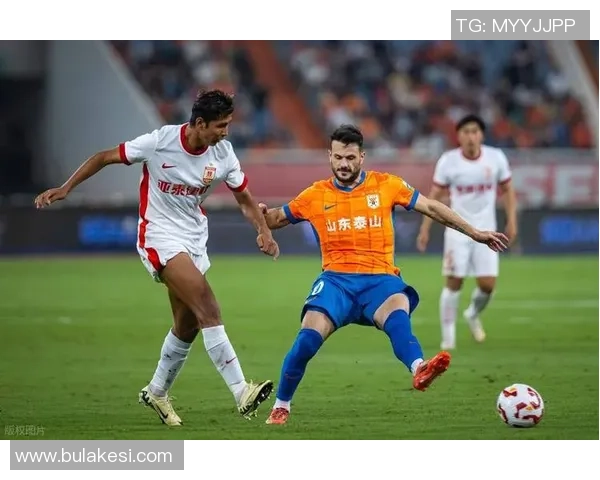 长春寒潮来袭亚泰队员迎战低温全力备战保级生死战