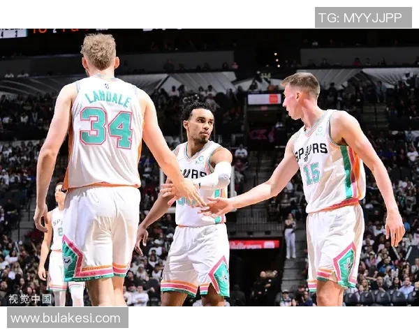 贾马尔穆雷独撑球队18投6中斩获21分7篮板6助攻表现出色