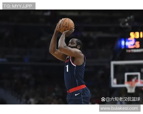 哈登半场表现抢眼却难阻球队落后正负值惨淡显示困境