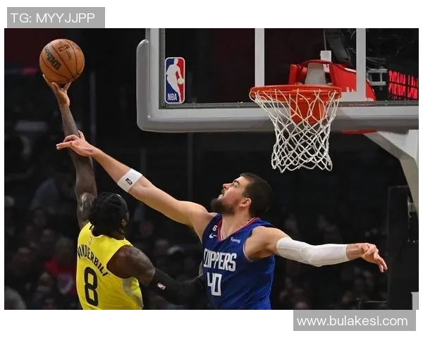 西塞表现抢眼狂揽13个篮板送出3次封盖助攻10分展现蓝领风采